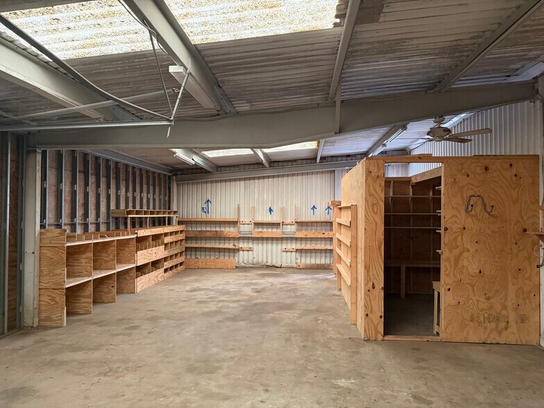 More Photos Of 1904 Hialeah Dr, Seabrook Light Manufacturing For Lease