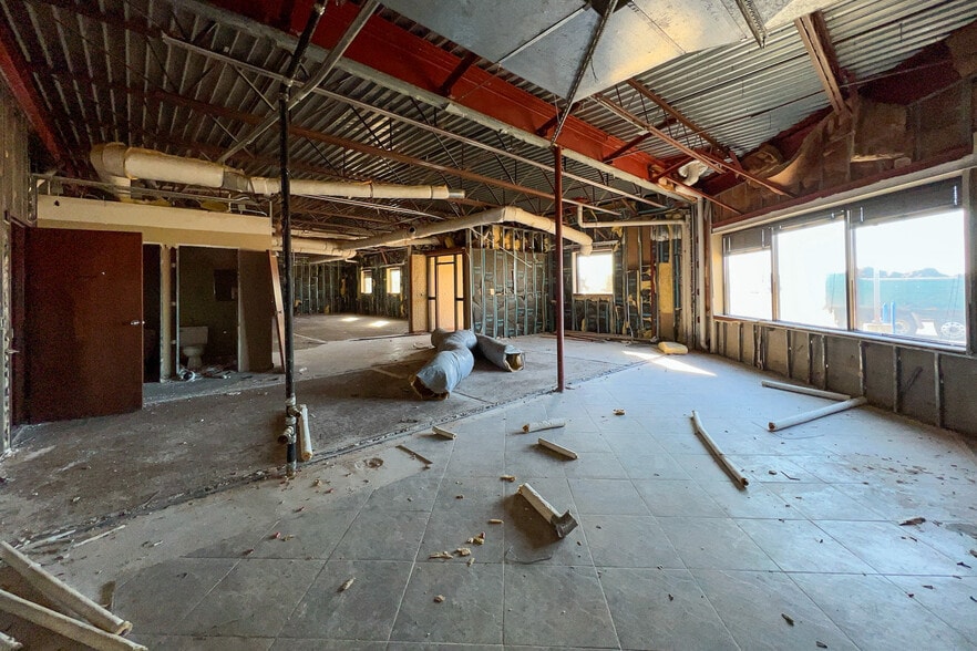 More Photos Of 3200 E Memorial Rd, Edmond Medical For Sale