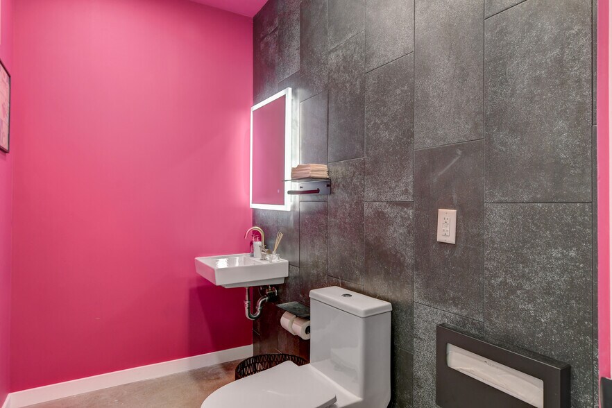 More Photos Of 319 S 3rd St, Las Vegas Loft Creative Space For Sale