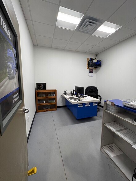 More Photos Of 5700 Eastside Parkway Dr, Gas City Light Distribution For Lease