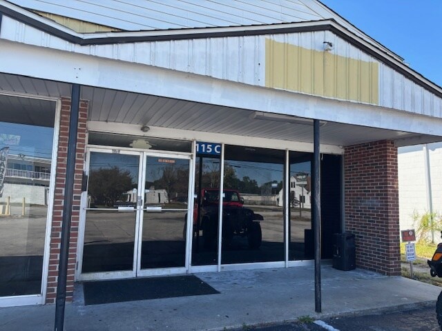 More Photos Of 109 Henderson Dr, Jacksonville Restaurant For Sale