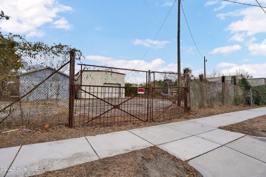 More Photos Of 1403 S 5th Ave, Wilmington Land For Sale