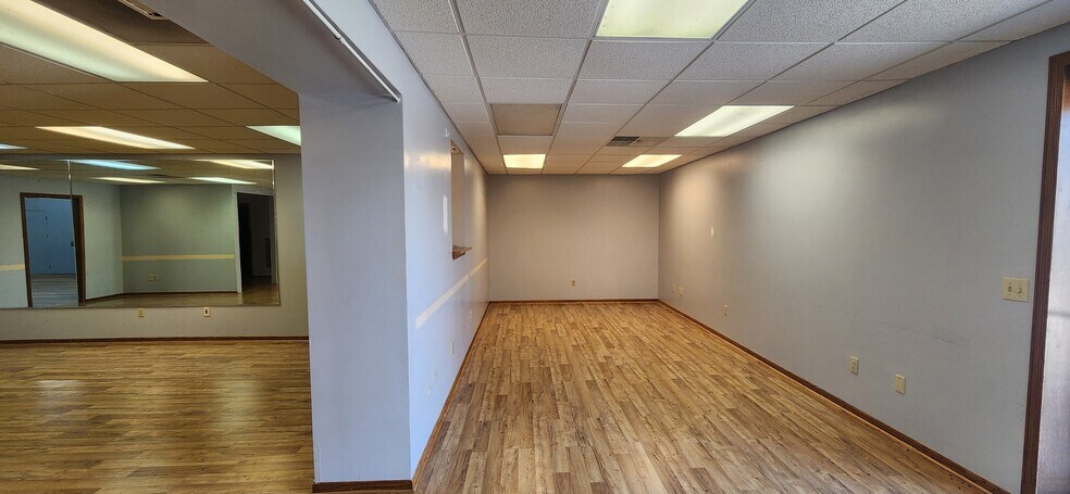More Photos Of 935 Horicon St, Mayville Freestanding For Lease