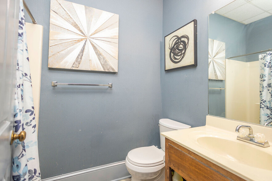 More Photos Of 303 Main St, Edgefield Storefront Retail Office For Sale