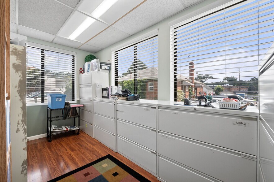 More Photos Of 101 Chestnut St, Gaithersburg Office For Sale