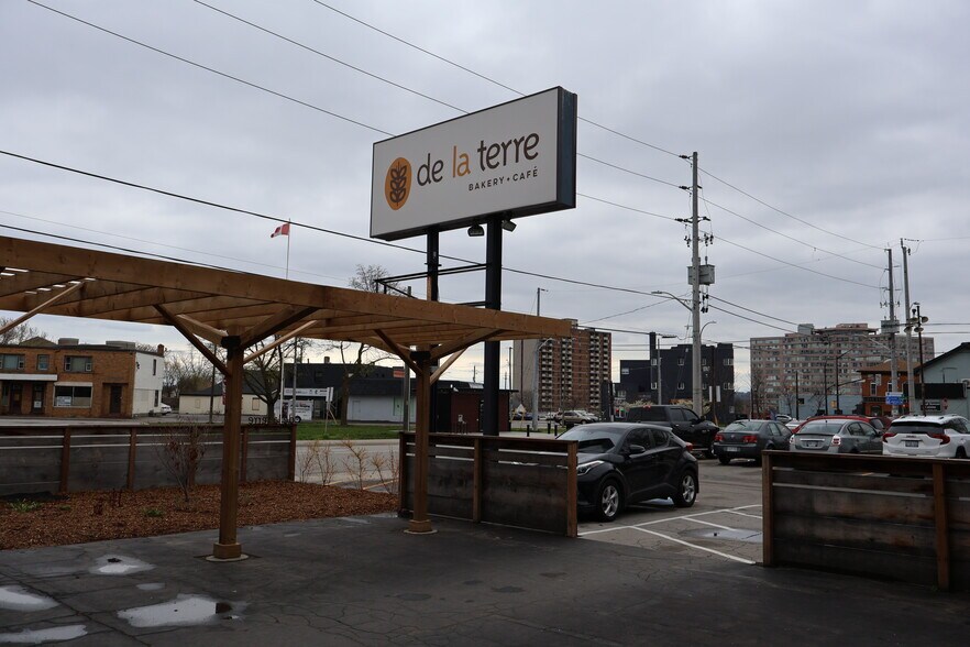 More Photos Of 55 Geneva St, St Catharines Freestanding For Lease