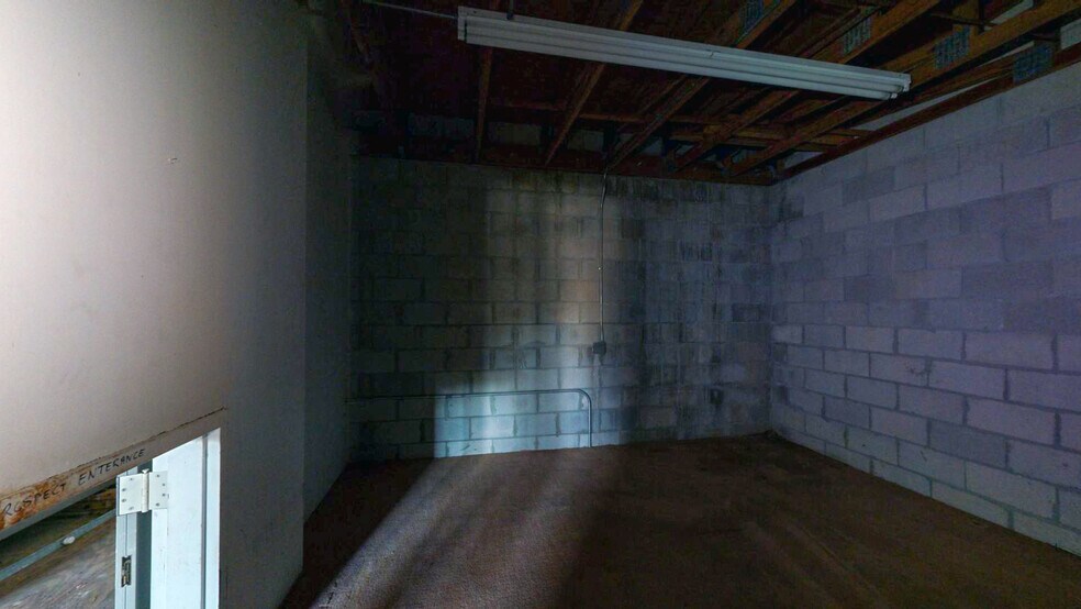 More Photos Of 461 Forrest Ave, Cocoa Warehouse For Lease