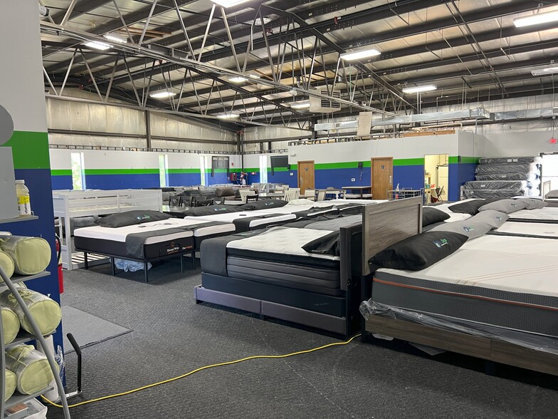 More Photos Of 450 S John Paul Rd, Milton Freestanding For Sale