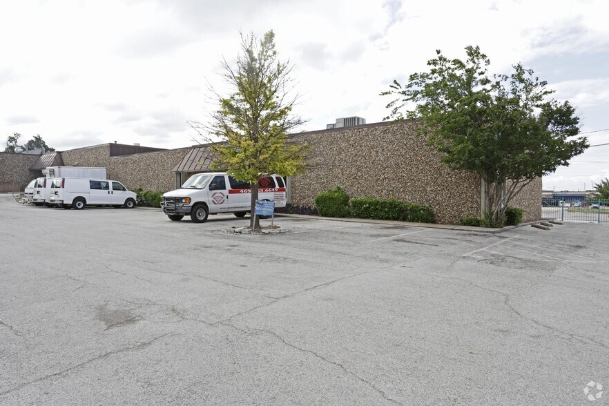 More Photos Of 10836 Grissom Ln, Dallas Light Manufacturing For Lease