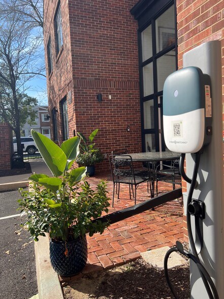 More Photos Of 403 N Henry St, Alexandria Office For Sale