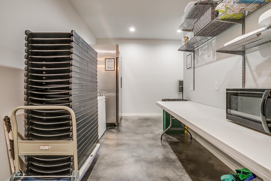 More Photos Of 1524 S Broadway St, Joshua Lodge Meeting Hall For Lease