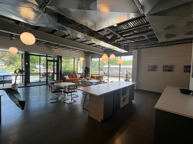 More Photos Of 1508 Nw Vivion Rd, Kansas City Coworking Space