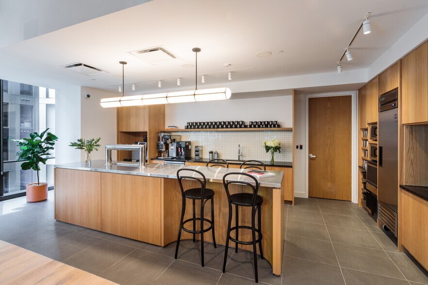 More Photos Of 7272 Wisconsin Ave, Bethesda Office For Sale