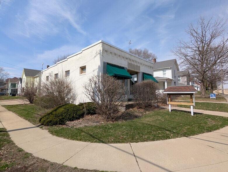 More Photos Of 404 N West Ave, Freeport Office For Sale