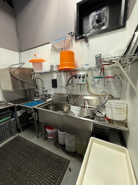 More Photos Of 8 Asa st, Kemptville Restaurant For Sale