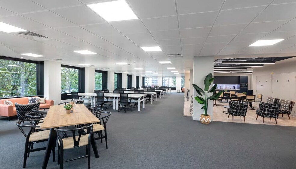 More Photos Of 69 Park Ln, Croydon Office For Lease