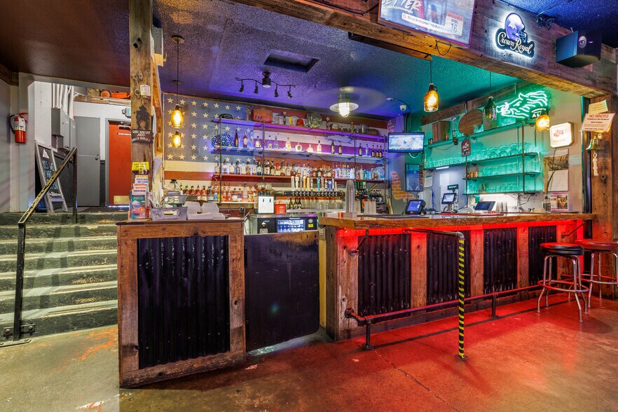 More Photos Of 149 E Main St, Hermiston Bar For Lease