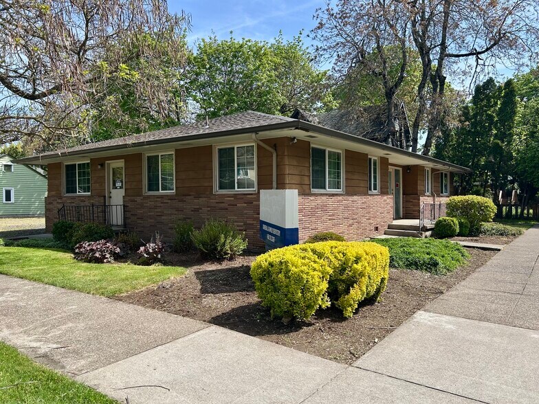 Primary Photo Of 595 W 8th Ave, Eugene Medical For Lease
