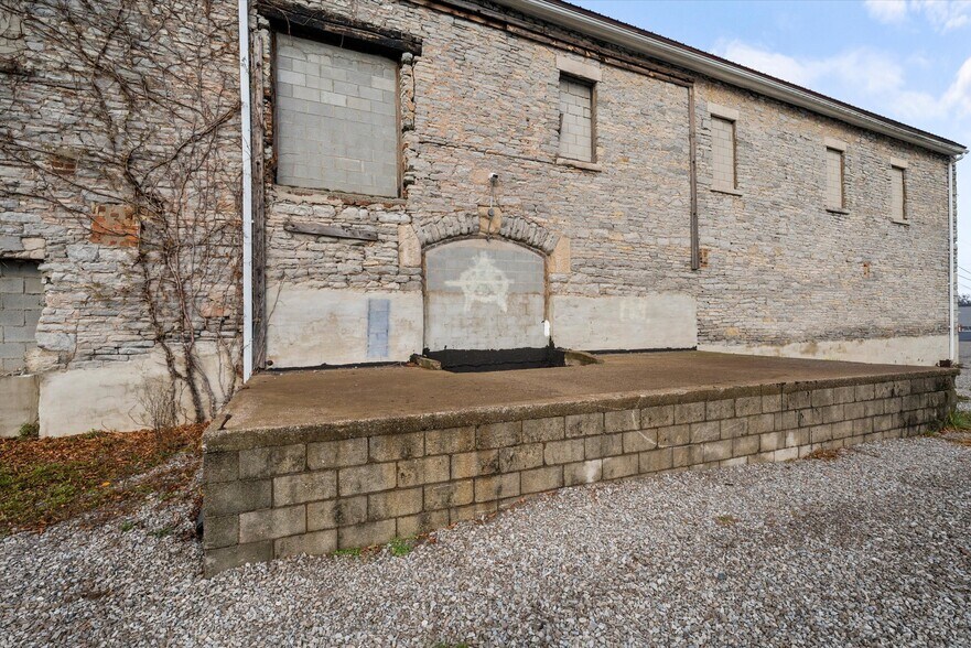 More Photos Of 1728 Sadler St, Sandusky Warehouse For Sale