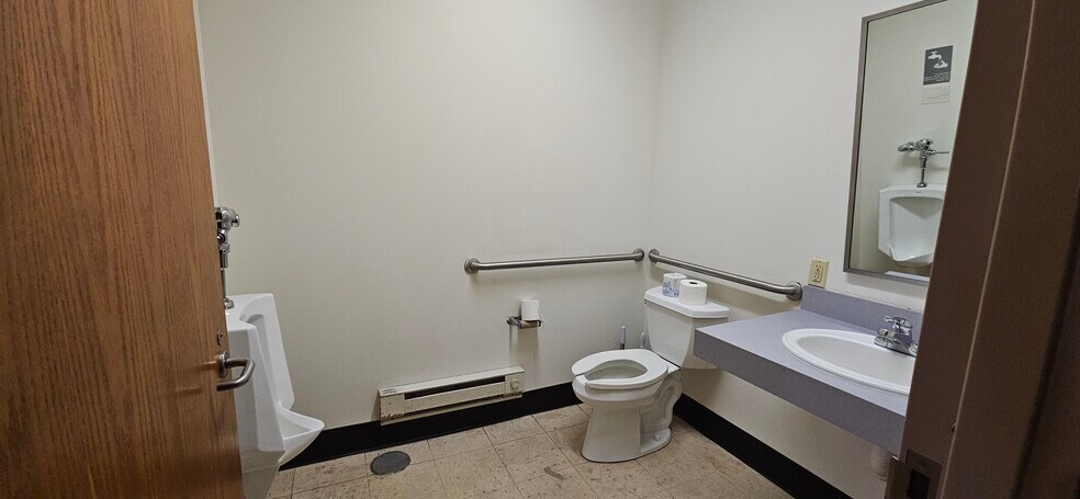 More Photos Of 5414 Packer Dr, Menomonie Manufacturing For Sale