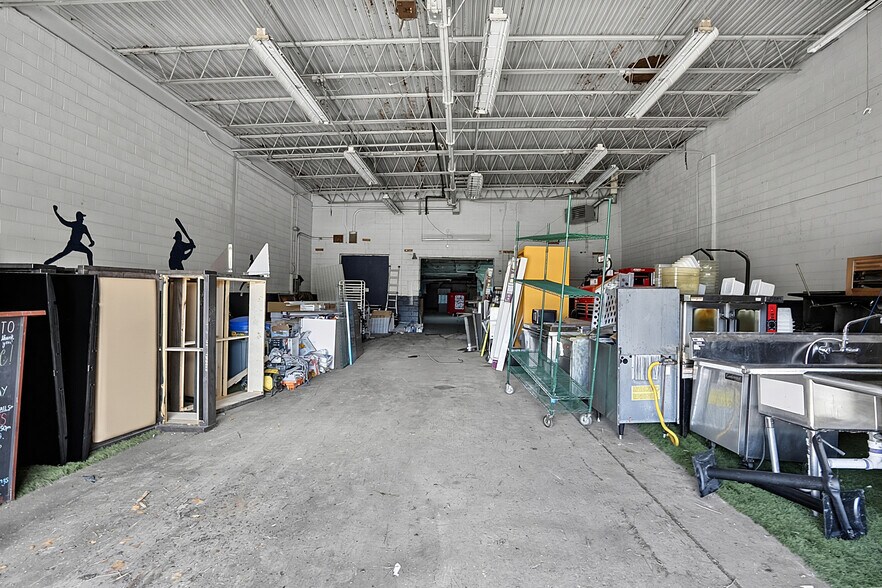 More Photos Of 12925 Auburn St, Detroit Warehouse For Sale