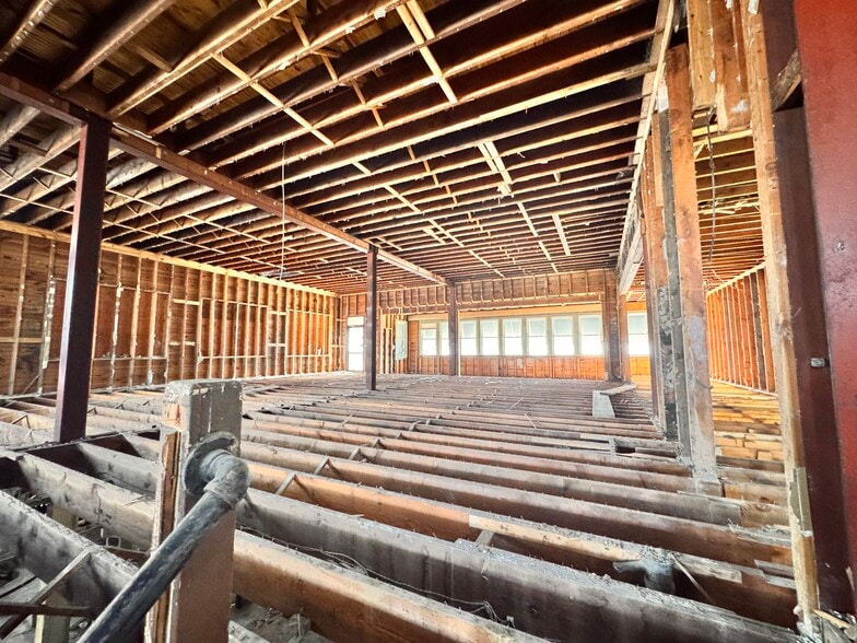 More Photos Of 423 E Magnolia Ave, Wildwood Restaurant For Sale