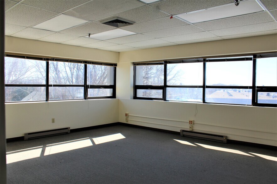 More Photos Of 30-39 Blackburn Ctr, Gloucester Warehouse For Lease