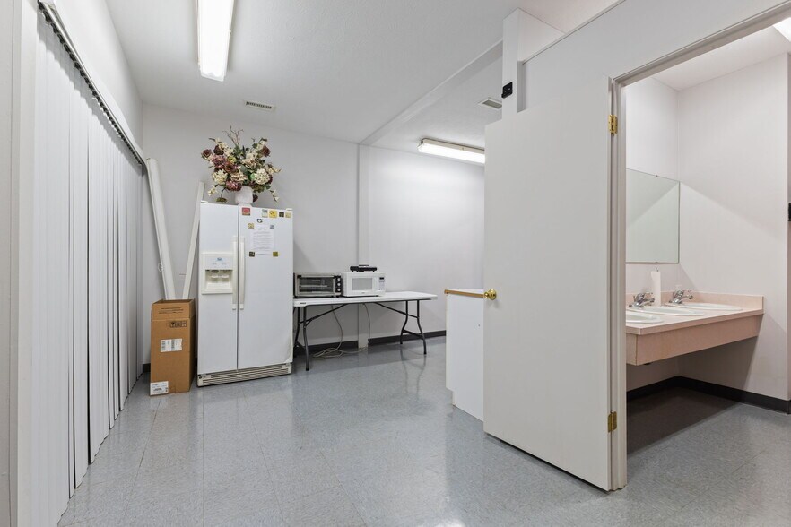 More Photos Of 5195 Commerce Cir, Indianapolis Industrial For Sale