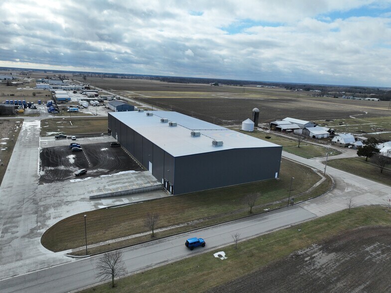 More Photos Of 2300 Raney, Effingham Warehouse For Lease