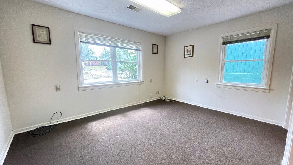More Photos Of 14 Farmer St, Newnan Medical For Sale