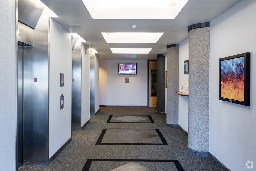 More Photos Of 2501 Parkview Dr, Fort Worth Office For Lease