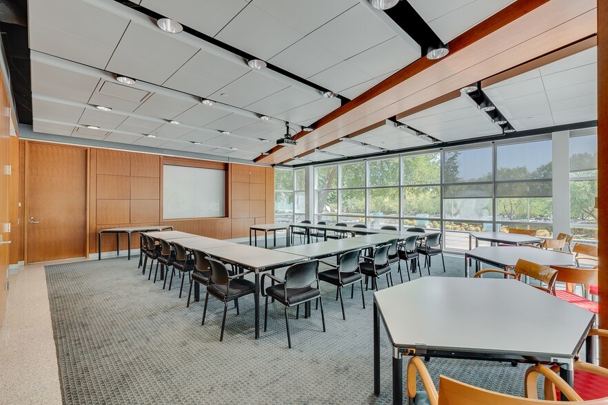 More Photos Of 100 E Royal Ln, Irving Office For Lease