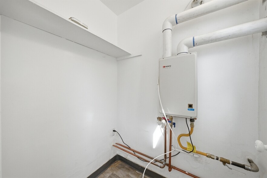 More Photos Of 340-344 E Foothill Blvd, Arcadia Freestanding For Sale