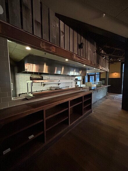 More Photos Of 835 Coleman Blvd, Mount Pleasant General Retail For Lease