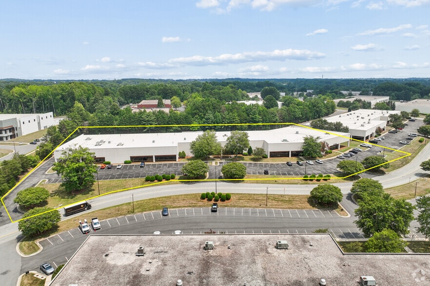 More Photos Of 4524 Green Point Dr, Greensboro Unknown For Lease