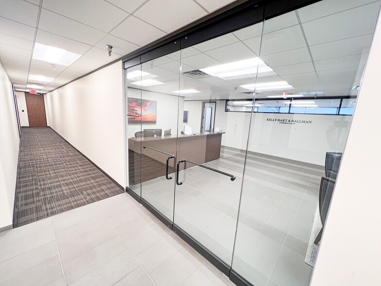 More Photos Of 500 W Illinois Ave, Midland Office For Lease