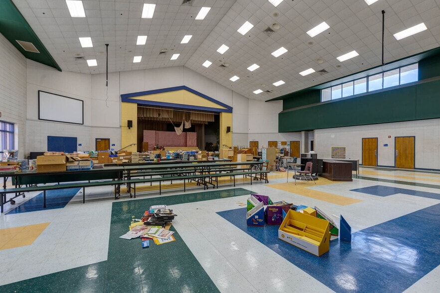 More Photos Of 18425 Main St, Woodbury Schools For Sale