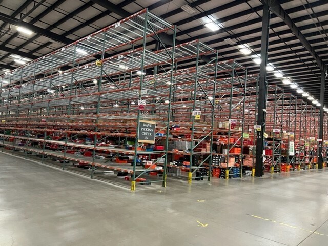 More Photos Of 500 N 72nd Ave, Wausau Distribution For Lease