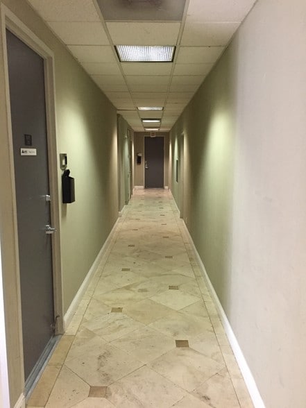 More Photos Of 11040 Santa Monica Blvd, Los Angeles Office For Lease