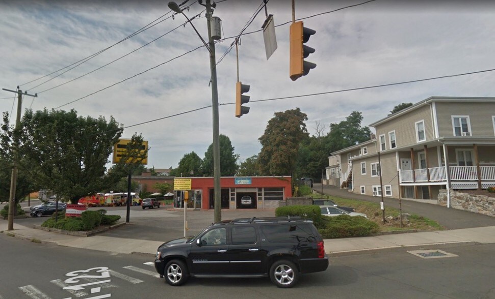 More Photos Of 100 Main St, Norwalk Auto Repair For Sale