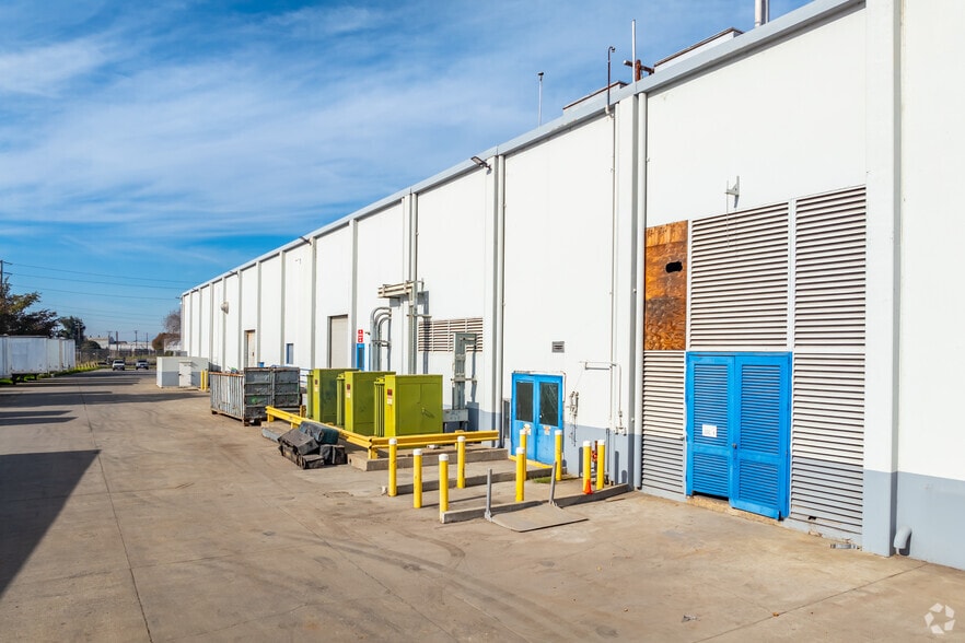 More Photos Of 1111 Navy Dr, Stockton Manufacturing For Lease