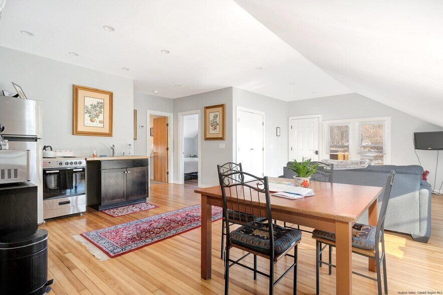 More Photos Of 17 Mill Hill Rd, Woodstock Restaurant For Sale