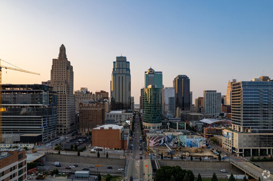 More Photos Of 1200 Main St, Kansas City Office For Lease