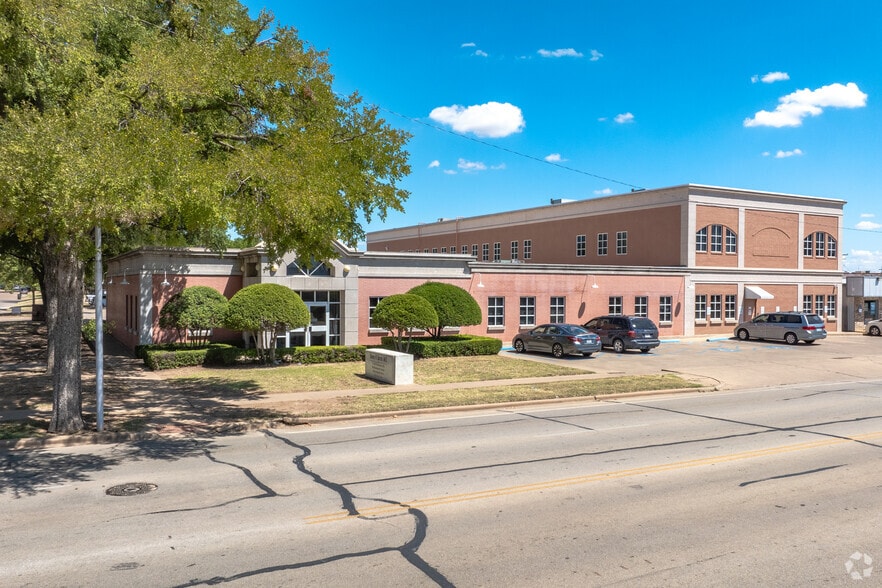 Primary Photo Of 1722 9th St, Wichita Falls Medical For Sale