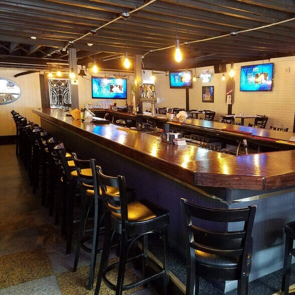 More Photos Of 31 Cottage St, Bayonne Restaurant For Sale