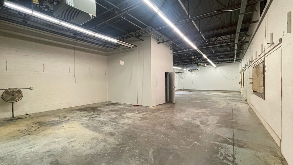 More Photos Of 9 Britton Dr, Bloomfield Manufacturing For Lease