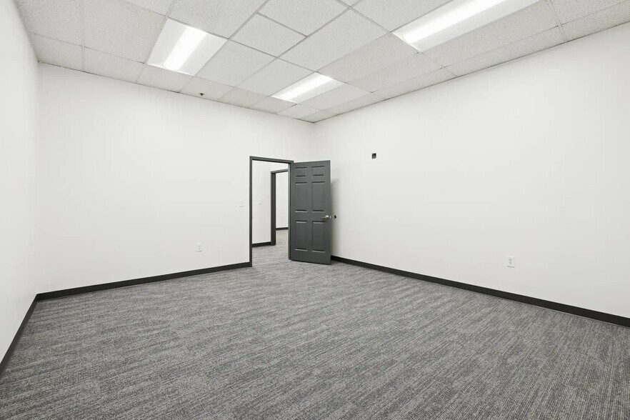 More Photos Of 1665 Lakes Pky, Lawrenceville Distribution For Lease