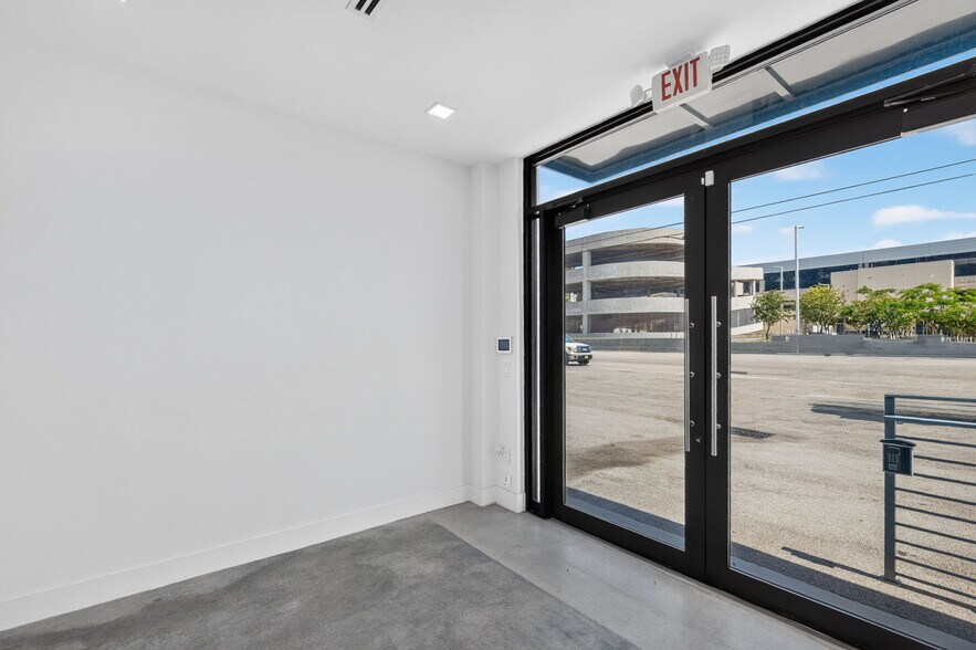 More Photos Of 4029 NW 25th St, Miami Warehouse For Lease