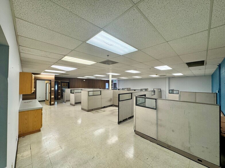 More Photos Of 3099 N Pacific Hwy, Woodburn Manufacturing For Lease