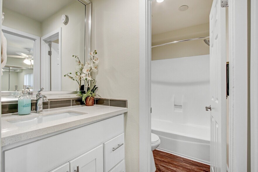 More Photos Of 14849 Vanowen St, Van Nuys Apartments For Sale
